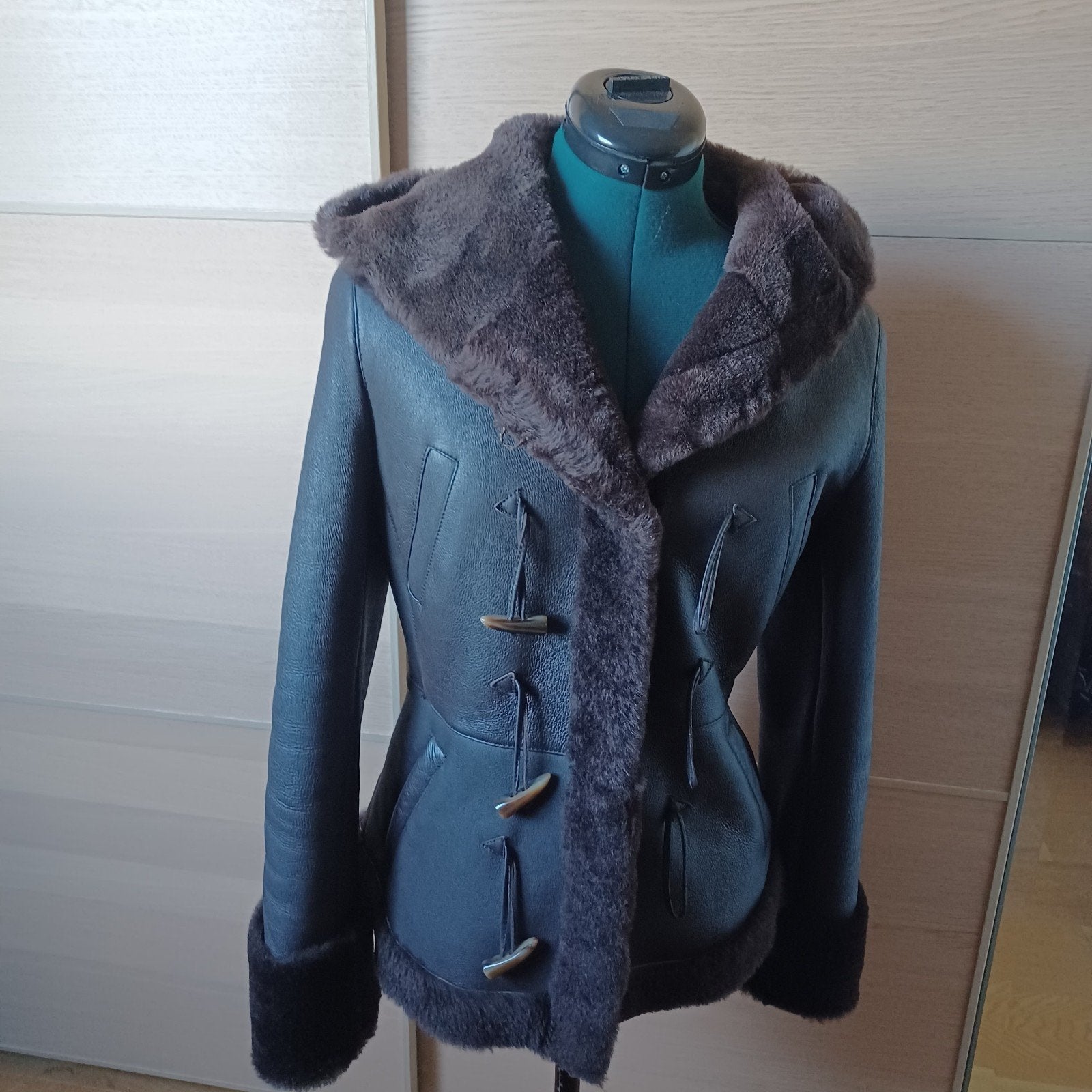 heel mooi lederen jas met echte wol binnenin, Pelsland, Ophalen, Maat 36 (S), Bruin