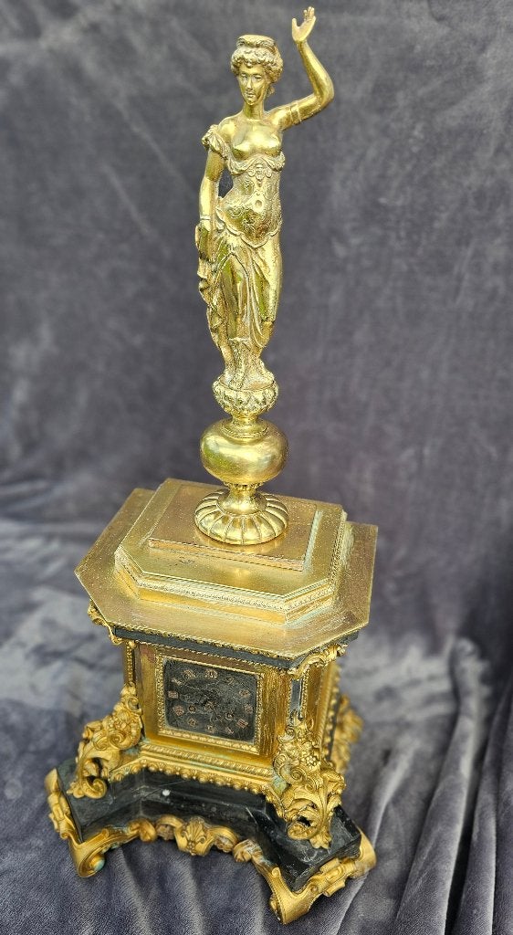 Pendule monumentale 75 cm, en bronze doré et marbre, Enlèvement