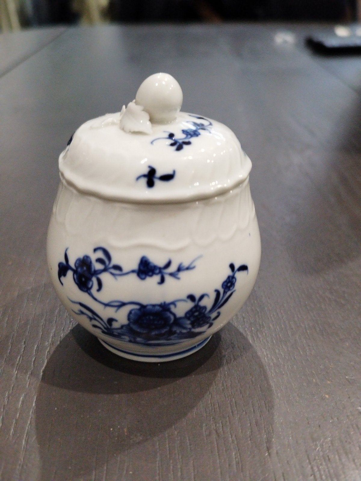 Prachtige porseleinen creamer uit Doornik in perfecte staat., Antiek en Kunst, Ophalen of Verzenden
