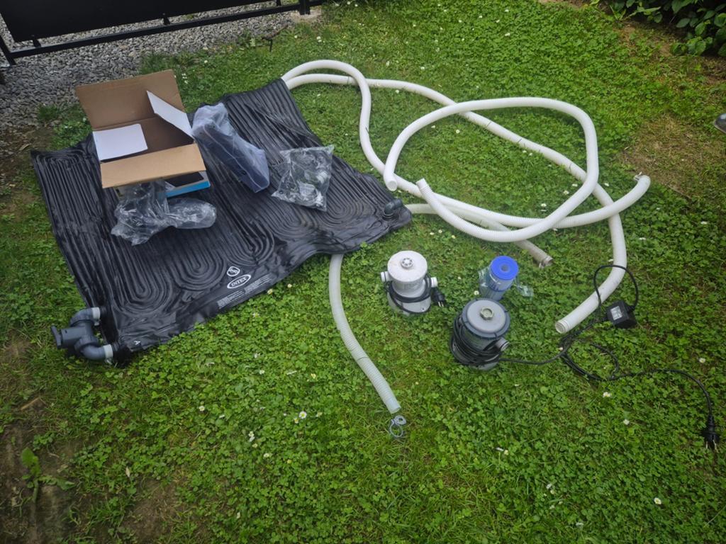2 tapis solaire (1 neuf), 2 pompes + 2new filtres et tuyaux, Enlèvement