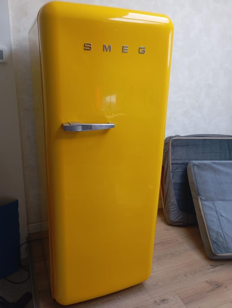 Gele Smeg koelkast, Ophalen, 200 liter of meer, 60 cm of meer, Zo goed als nieuw