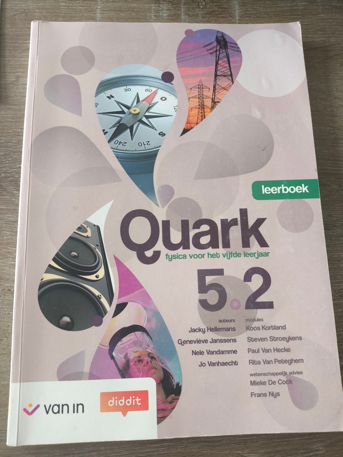 Quark 5.2 - leerboek, Livres, Livres scolaires, Comme neuf, Secondaire, Autres matières, Enlèvement