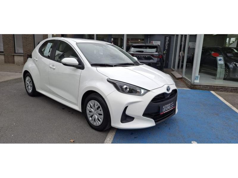 Toyota Yaris 1.5 HYB Dynamic, Auto's, Automaat, 1498 cc, Wit, 5 deurs