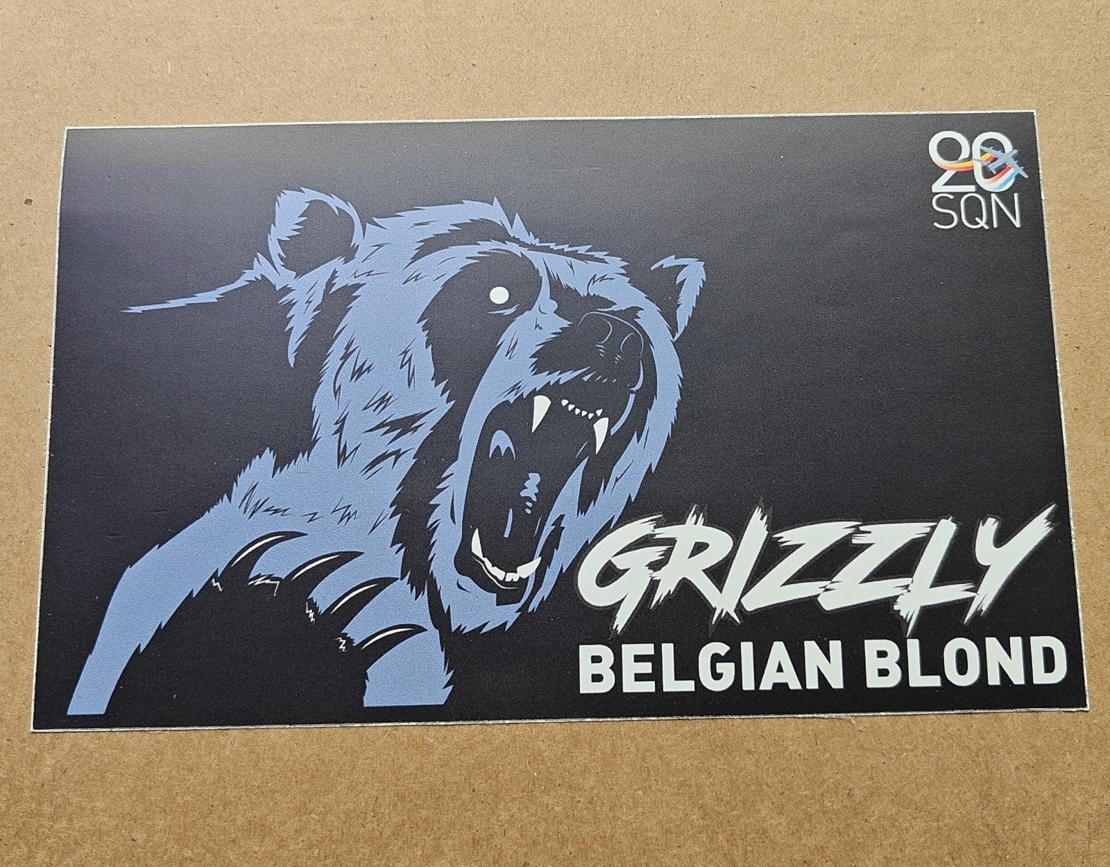 Sticker 20 Squadron Melsbroek ("Grizzly"), Verzamelen, Ophalen of Verzenden, Luchtmacht, Embleem of Badge