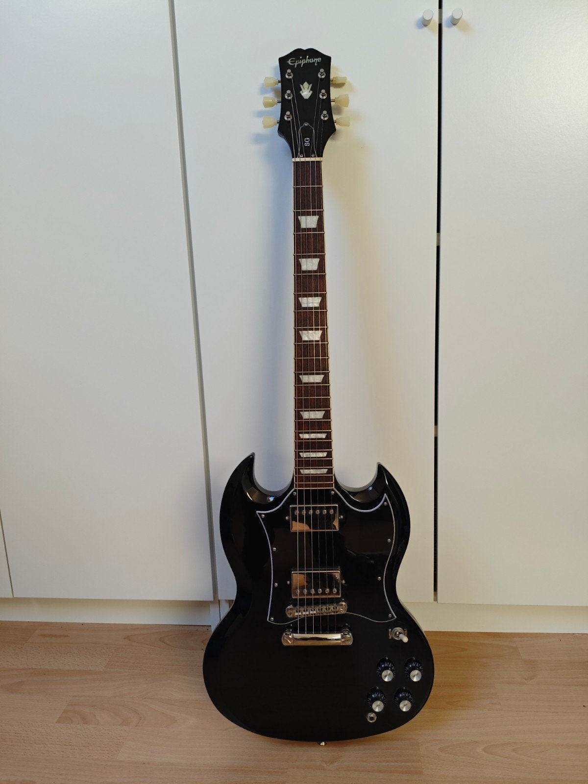 Epiphone SG ("Inspired by Gibson" reeks) - nieuwstaat, Enlèvement, Comme neuf, Solid body, Epiphone