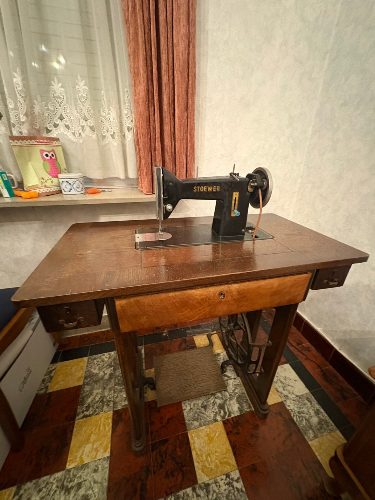 Stoewer Antiek Naaimachine, Enlèvement