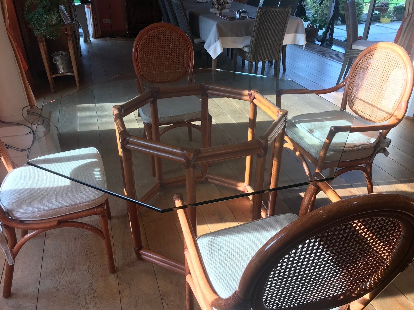 Table a manger octogonale, Cinq personnes ou plus, Rond, Comme neuf, Enlèvement