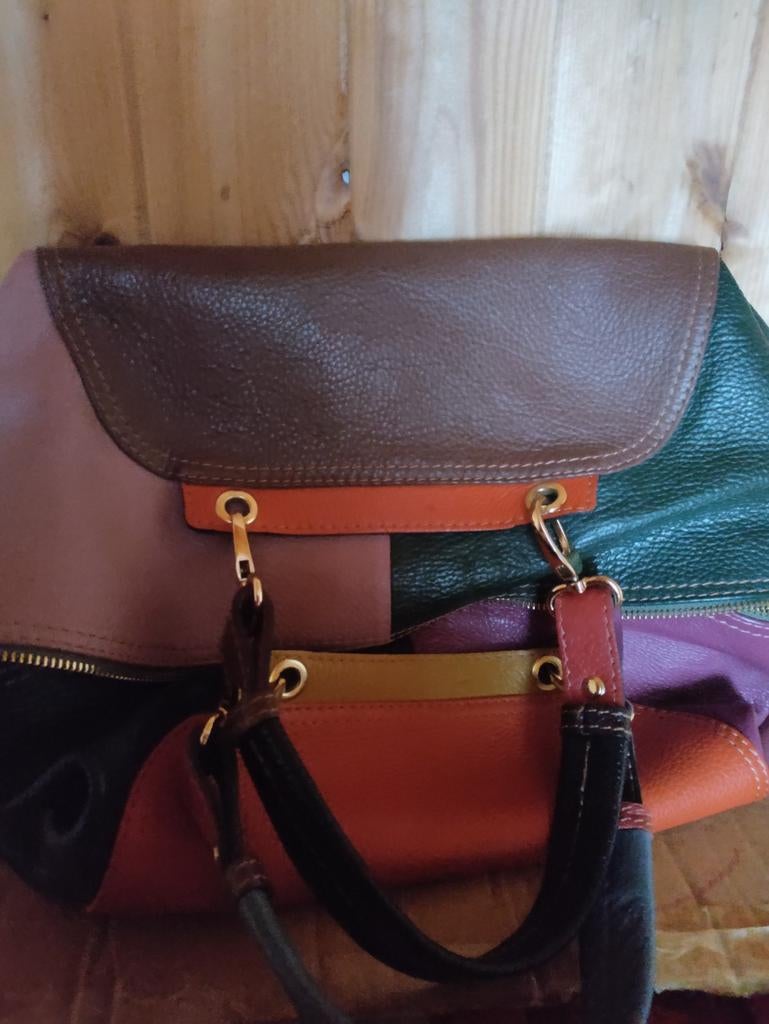 Sac de couleur cuir New 40€ , sac Valentino New 40€, Enlèvement