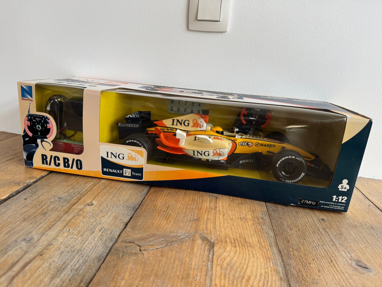 Uniek F1 Verzamelobject:Renault R28 R/C Auto 1:12 Ongeopend!, Ophalen, Zo goed als nieuw, Auto
