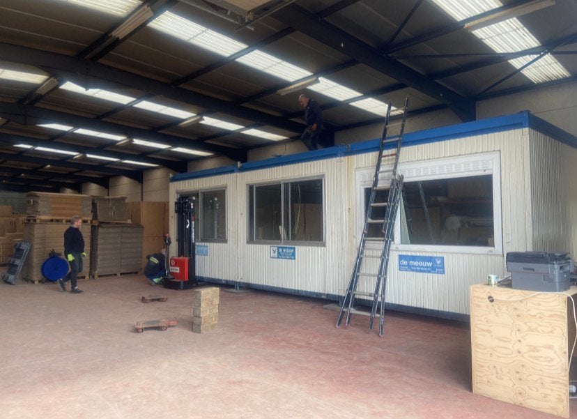 Drie units (9x6m) voor diverse doeleinden, Doe-het-zelf en Bouw, Bouwketen en Schaftketen, Ophalen, Gebruikt