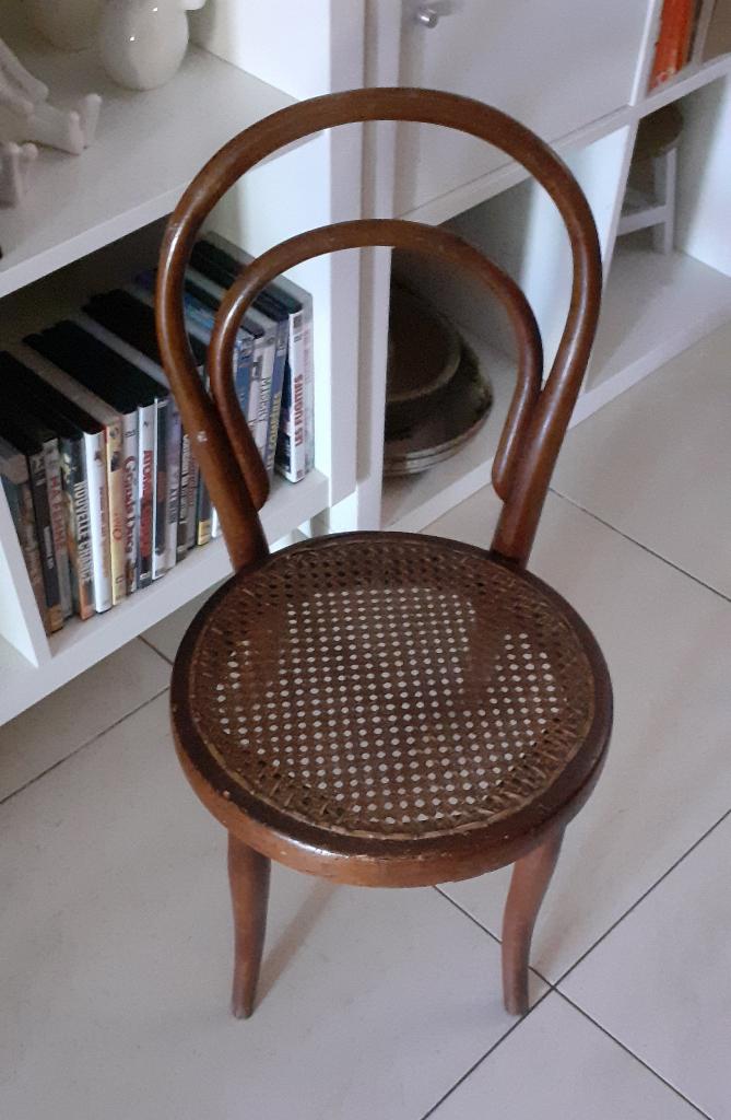 Ancienne chaise enfant cannée, Enlèvement