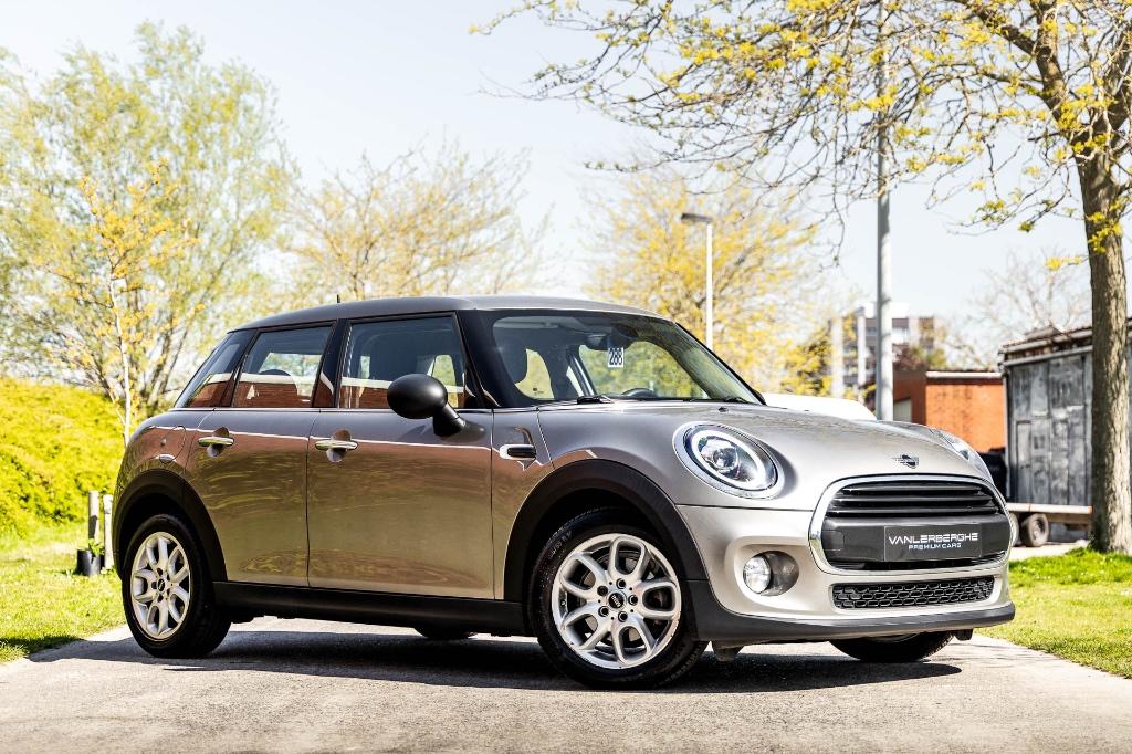 Mini One 1.5i 5 deurs * Navi * PDC * LED *, Autos, Mini, Euro 6, Entreprise, Noir, 5 places