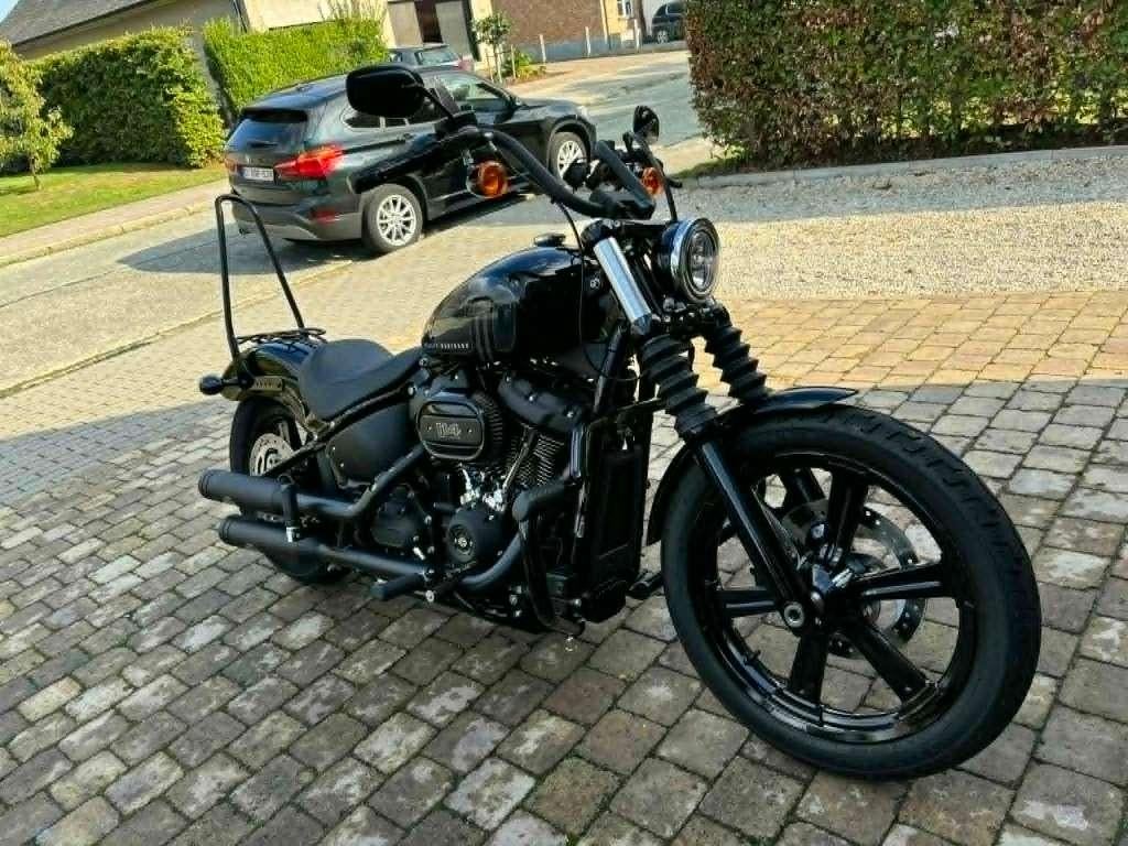 Harley Davidson Softail street bob 2024-1300 km, 2 cilinders, Sportuitlaat, Gebruikt, Particulier