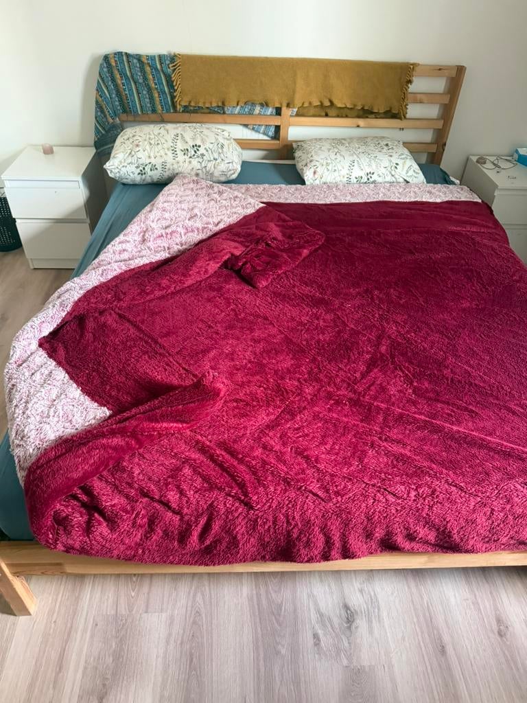 Ikea bed + Ikea matras, Huis en Inrichting, Slaapkamer | Complete slaapkamers, Ophalen, Gebruikt, Tweepersoons, Modern
