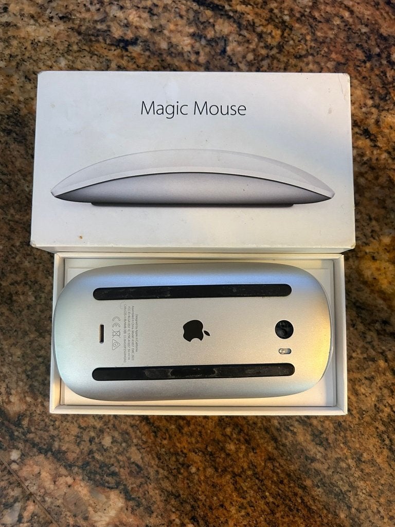 Apple Magic Mouse 2 Model: A1657, Computers en Software, Muizen, Ophalen, Muis, Zo goed als nieuw, Draadloos