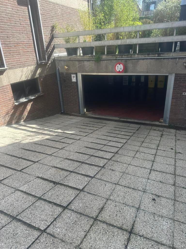 Place de parking dans un garage souterrain, immeuble privé, Immo, Garages en Parkeerplaatsen, Brussel
