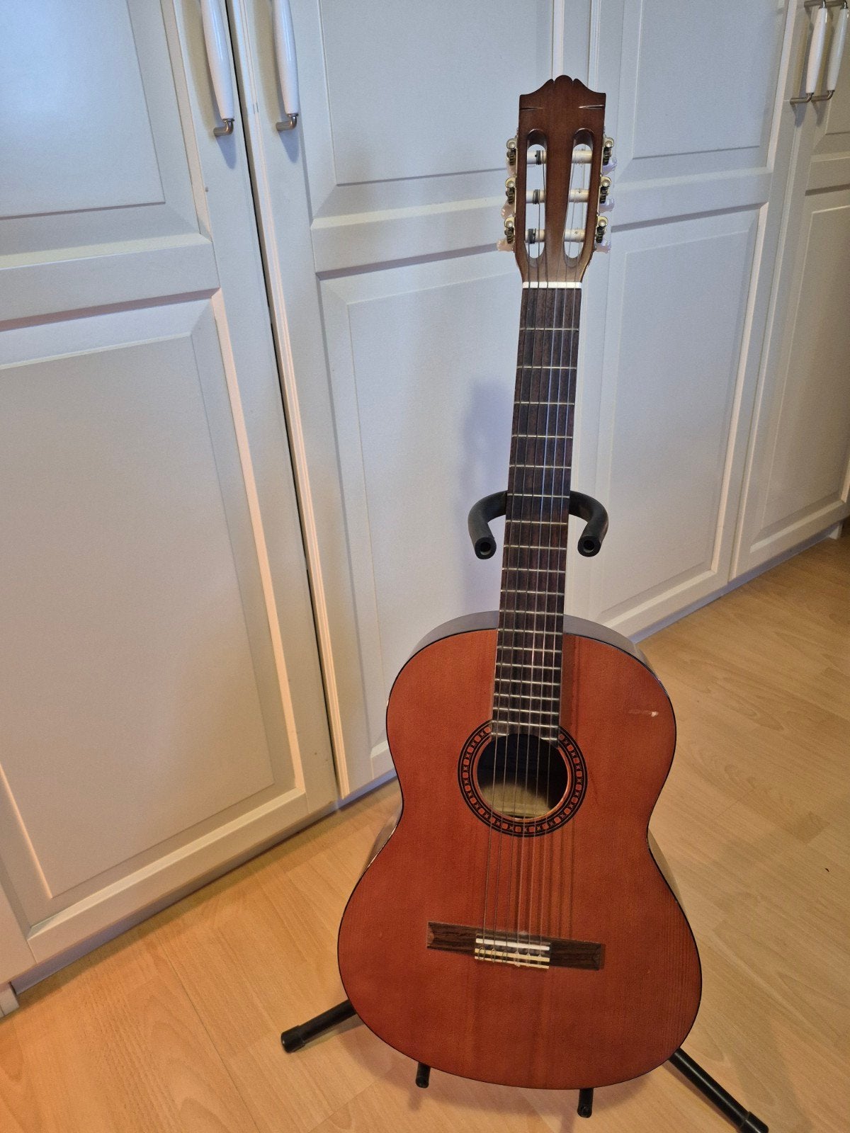 Modèle de guitare classique pour enfants., Musique & Instruments, Instruments à corde | Guitares | Acoustiques, Enlèvement, Utilisé