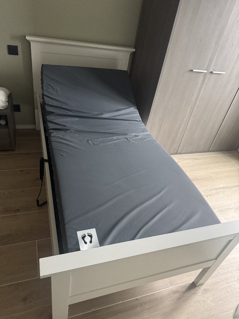 TE KOOP  bed met elektrische verstelbare lattenbodem, Maison & Meubles, Chambre à coucher | Lits, 90 cm, Enlèvement, 190 cm ou moins