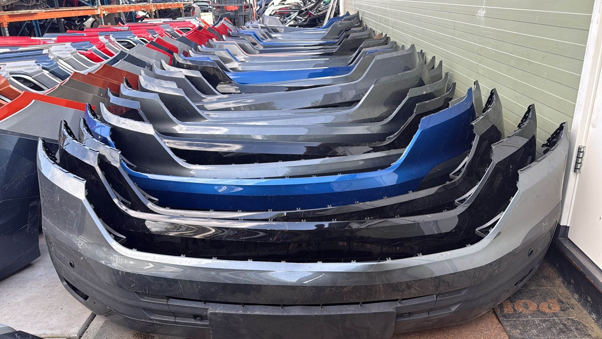 100x Bumper Volkswagen Transporter T6 7LA807221B OP VOORRAAD, Gebruikt, Volkswagen AG, Vw@volkswagen.de, Bumper