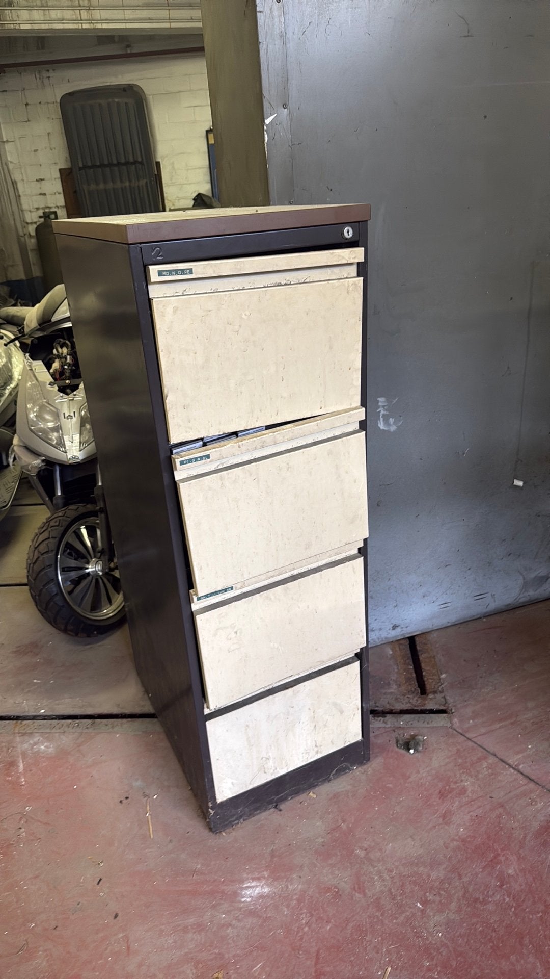 Kast, Maison & Meubles, Enlèvement, Utilisé, Moins de 50 cm, 150 à 200 cm