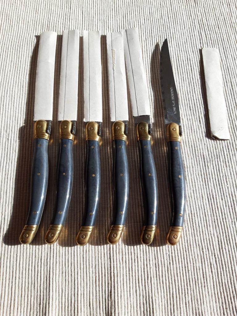 Couteaux Laguiole, Enlèvement