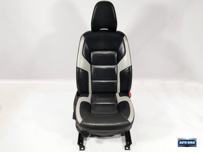 Siège droit d'un Volvo V70, Autos : Pièces & Accessoires, Habitacle & Garnissage, Volvo, Utilisé, 3 mois de garantie, Enlèvement ou Envoi