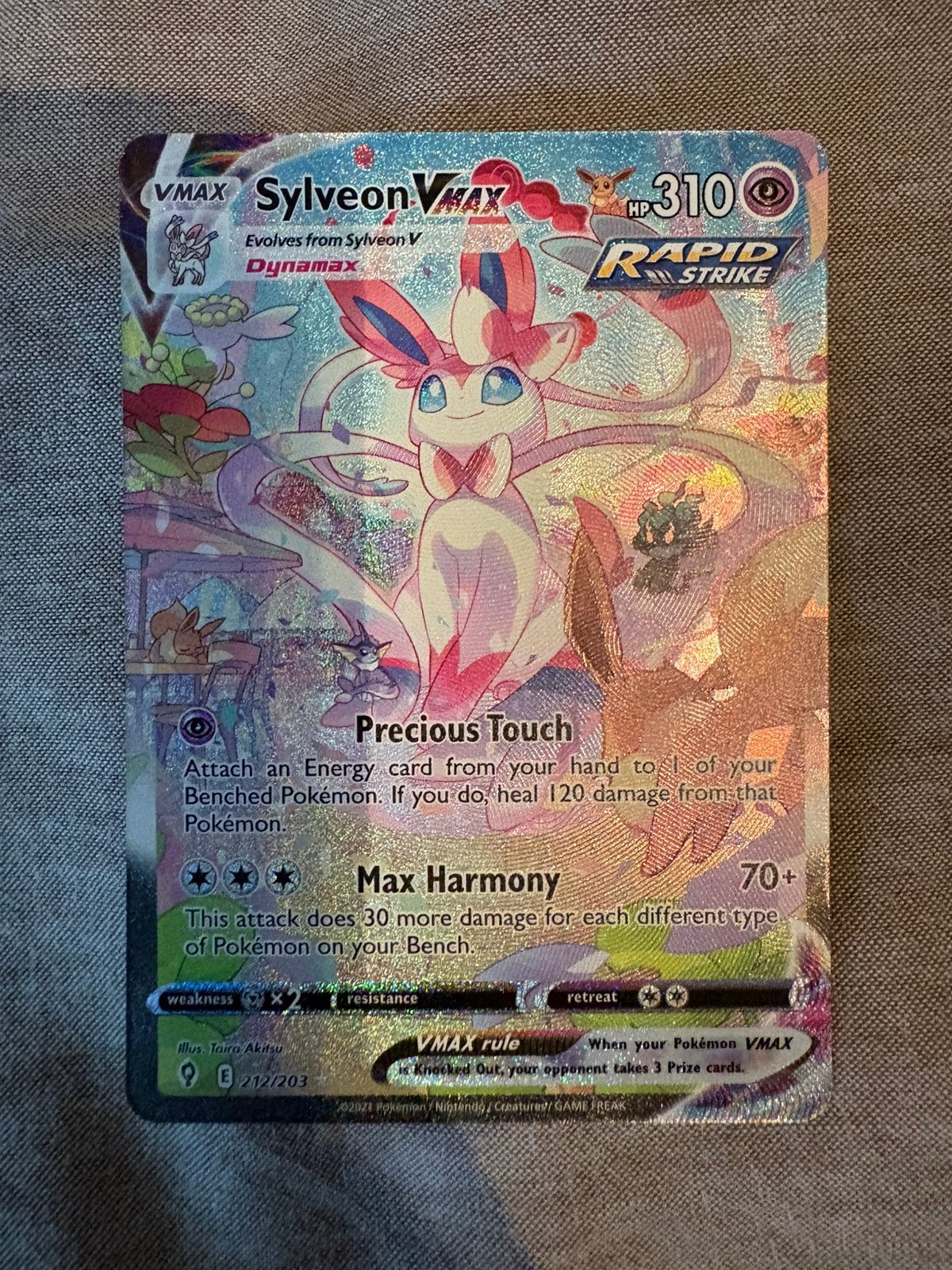 Sylveon VMAX 212/203 - Evolving Skies - Pokémon, Ophalen of Verzenden, Zo goed als nieuw
