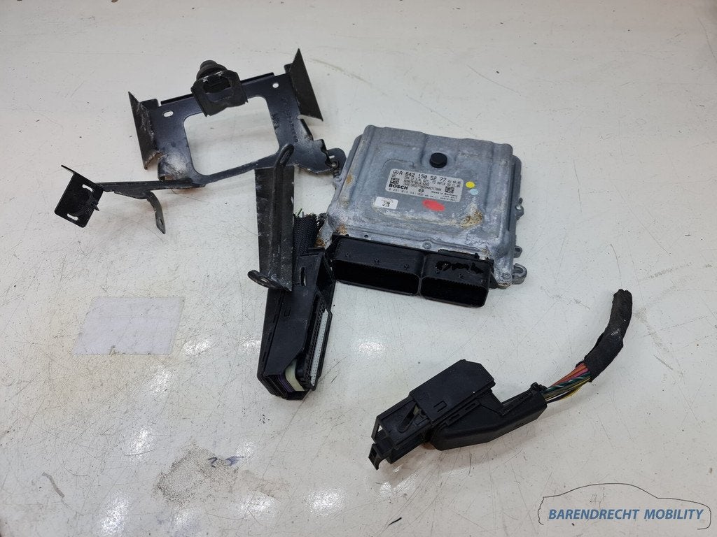 OM642 642 Mercedes Chrysler Jeep Dodge Pierburg ECU motorcom, Mercedes-Benz AG, Mercedes-Benz, Utilisé, Mercedesstrasse 120
70372  Stuttgart, DE