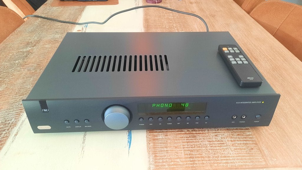Arcam FMJ A19 Intergrated Amplifier (Versterker), Zo goed als nieuw, 60 tot 120 watt, Stereo, Ophalen