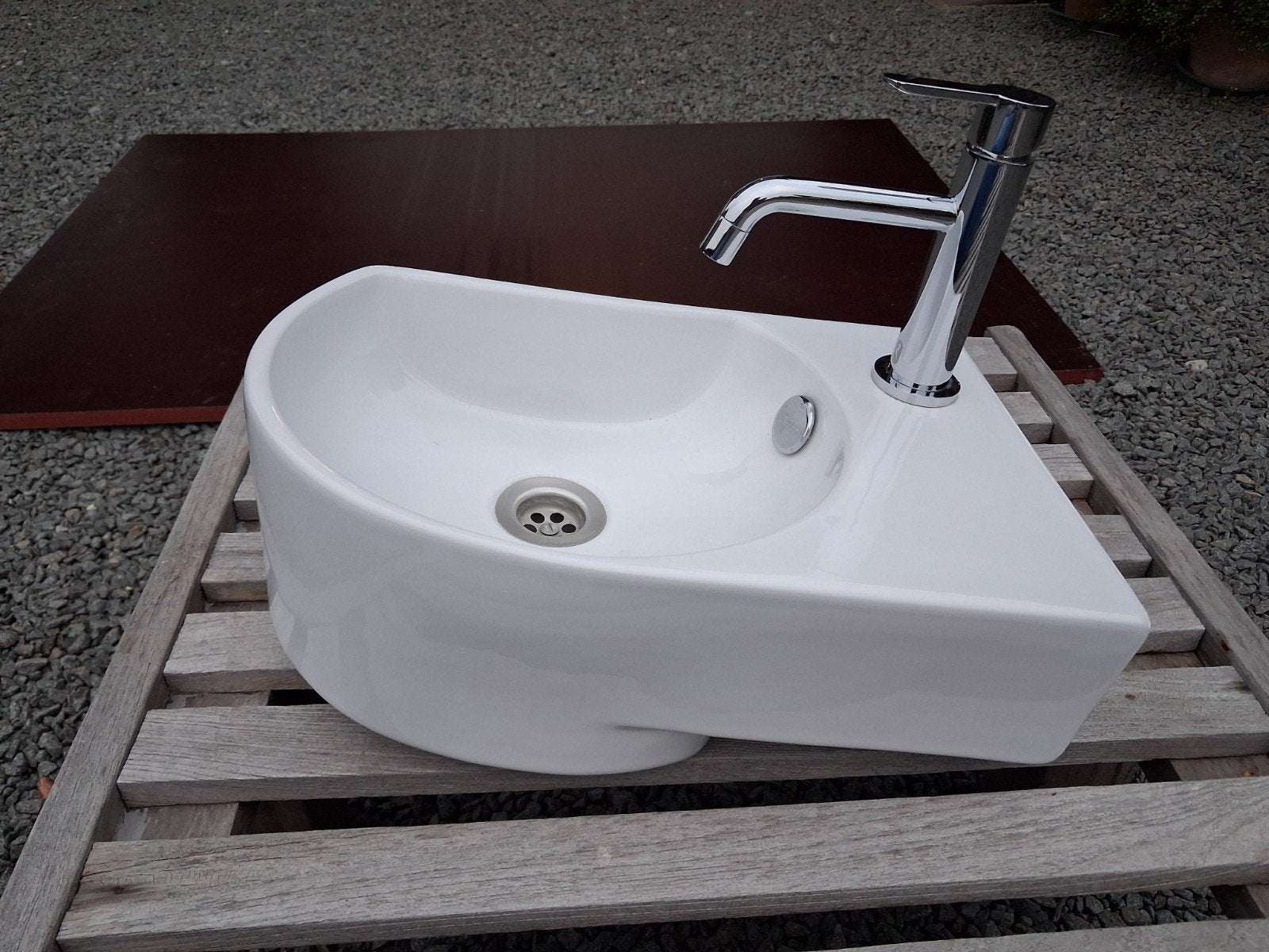 handenwasser/lavabo toilet met kraan, Doe-het-zelf en Bouw, Ophalen, Zo goed als nieuw, Kraan