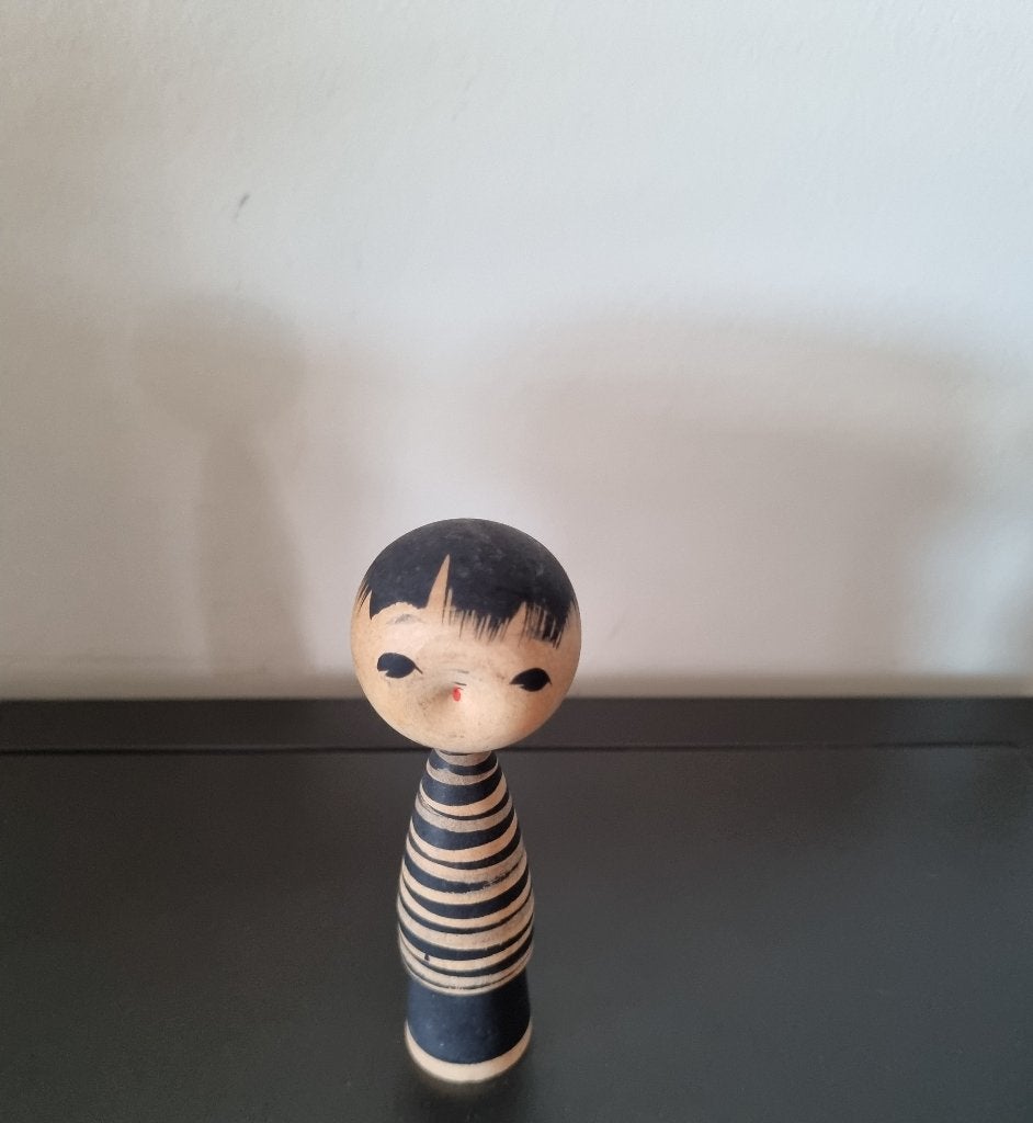 Negai Kokeshi moderne d'Akira Yoshine, Antiquités & Art, Art | Art non-occidental, 11 cm, Japon, Bois, Fait main