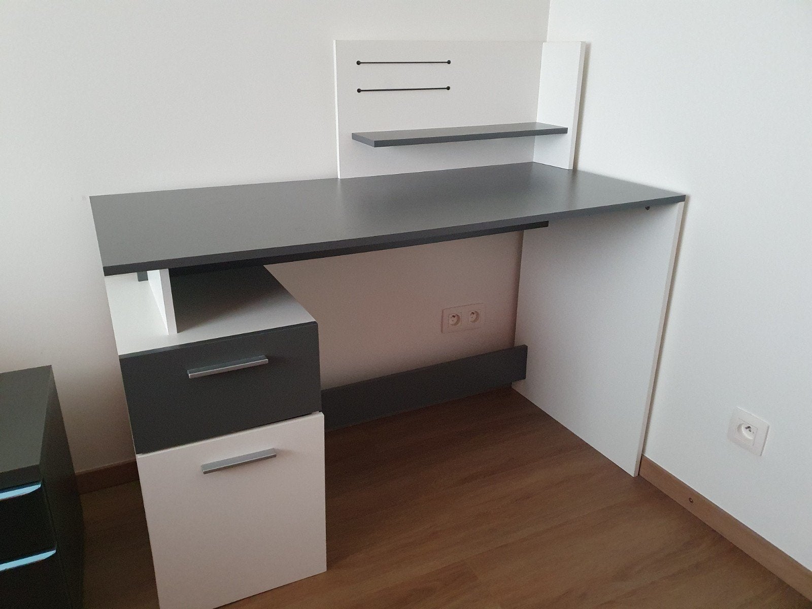 Bureau contemporain blanc et gris graphite, Démontable, Autres marques, 120 cm, Comme neuf