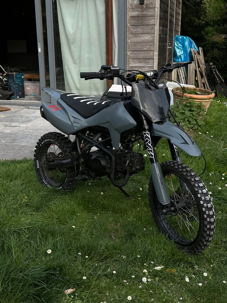 125cc crossmotor/niet straatlegaal!, Ophalen, Zo goed als nieuw