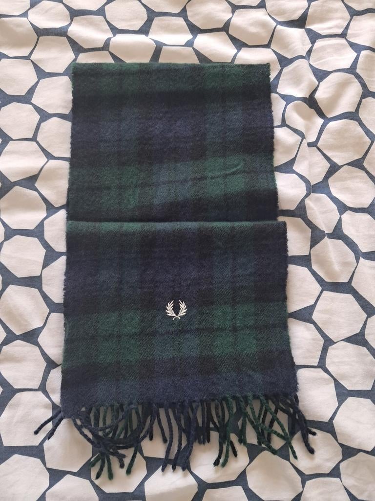 Écharpe Fred Perry en excellent état, Vêtements | Hommes, Bonnets, Écharpes & Gants, Enlèvement, Écharpe