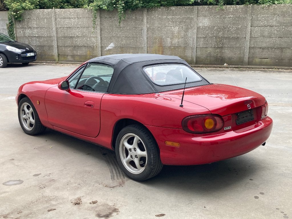 Mazda MX5 1.6 essence 2002 avec 149 000 km *moteur parfait *, Autos, Mazda, Rouge, Achat, Entreprise, Boîte manuelle