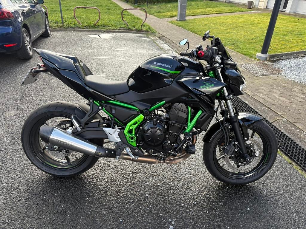 Prestaties van de Kawasaki Z650, Motoren, 2 cilinders, 649 cc, Particulier, Minimaal motorrijbewijs A2