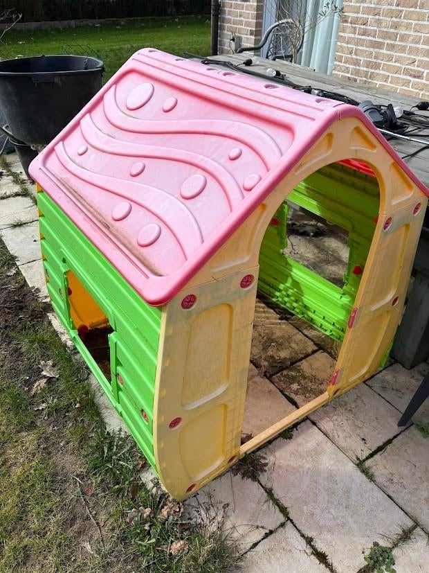 Gratis: buitenspeelhuisje (mist een deurtje), Ophalen