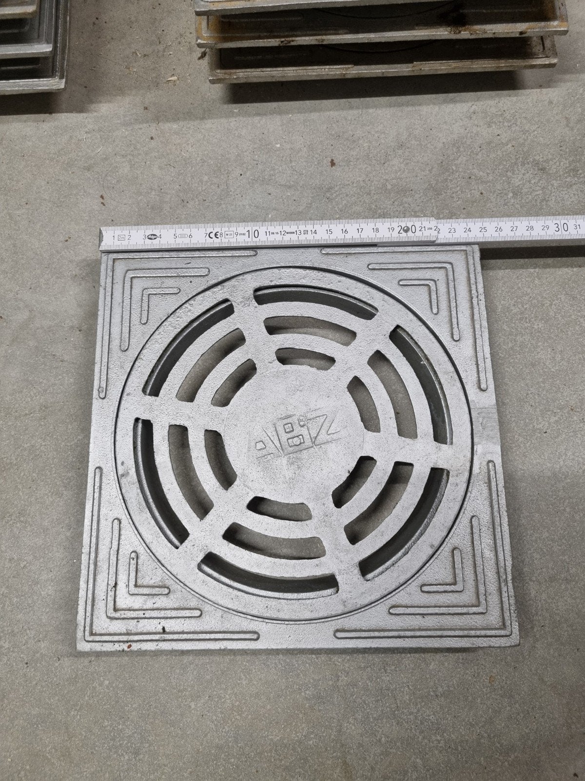 Abz aluminium ventilatierooster 25 x 25 cm diameter 200mm, Bricolage & Construction, Tuyaux & Évacuations, 80 mm ou plus, Aluminium