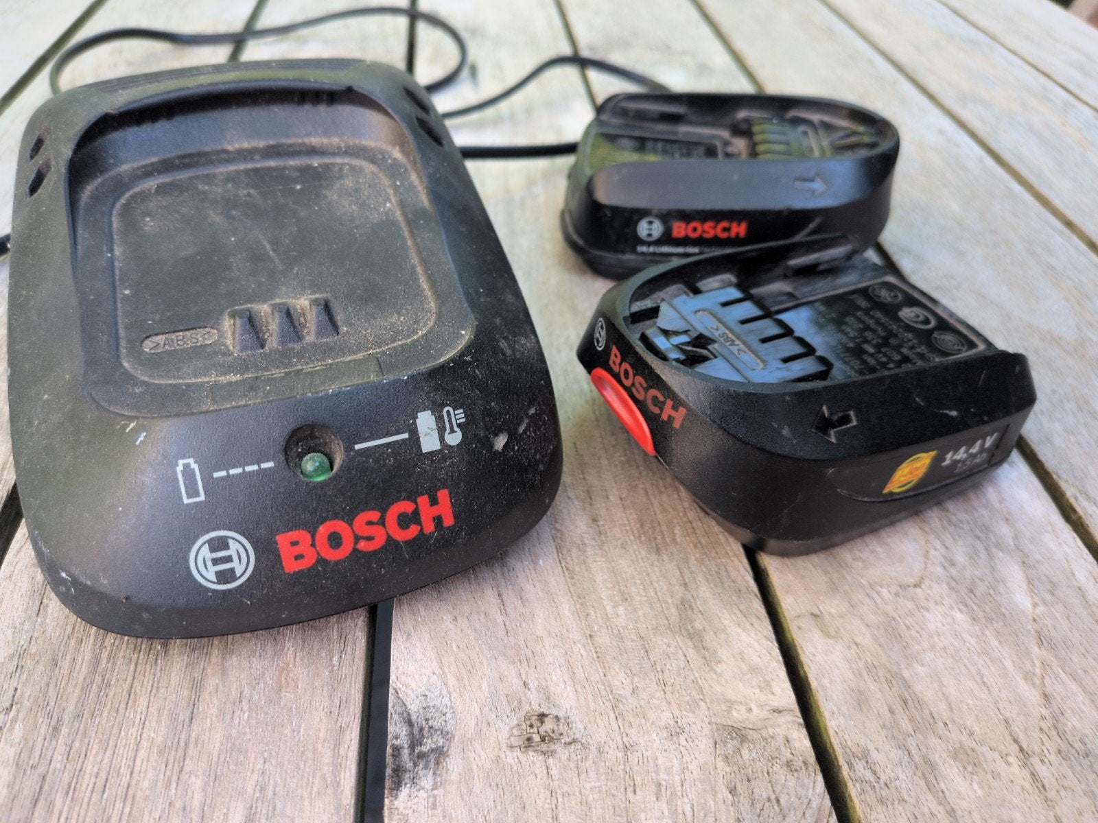 Accu voor Bosch 14,4V 2stuks en lader, Bricolage & Construction, Enlèvement
