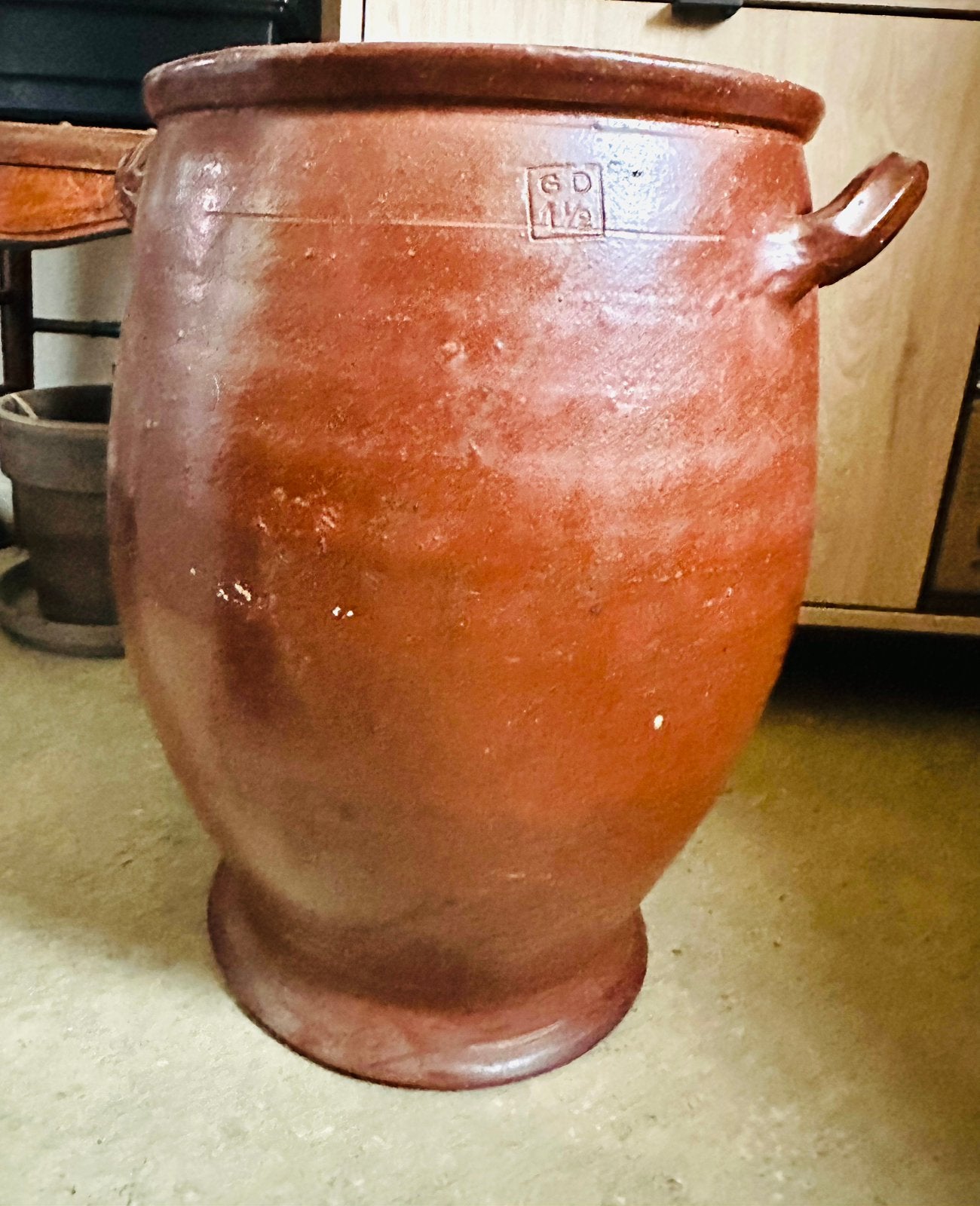 Grand pot ancien en grès brun – style campagne ( BROCANTE ), Jardin & Terrasse, Pots de fleurs, Enlèvement, Comme neuf, Intérieur