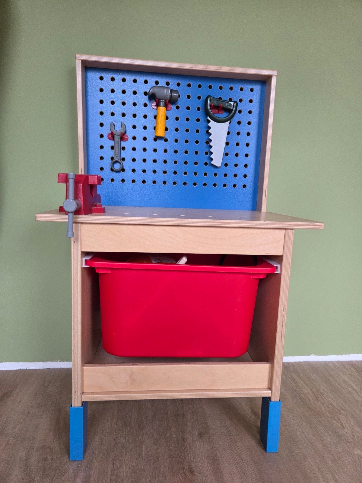 Houten werkbank kind met extra materiaal, Kinderen en Baby's, Speelgoed | Houten speelgoed, Zo goed als nieuw, Ophalen