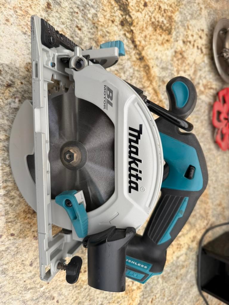 Scie circulaire Makita DHS680, Enlèvement ou Envoi, Comme neuf, Scie circulaire