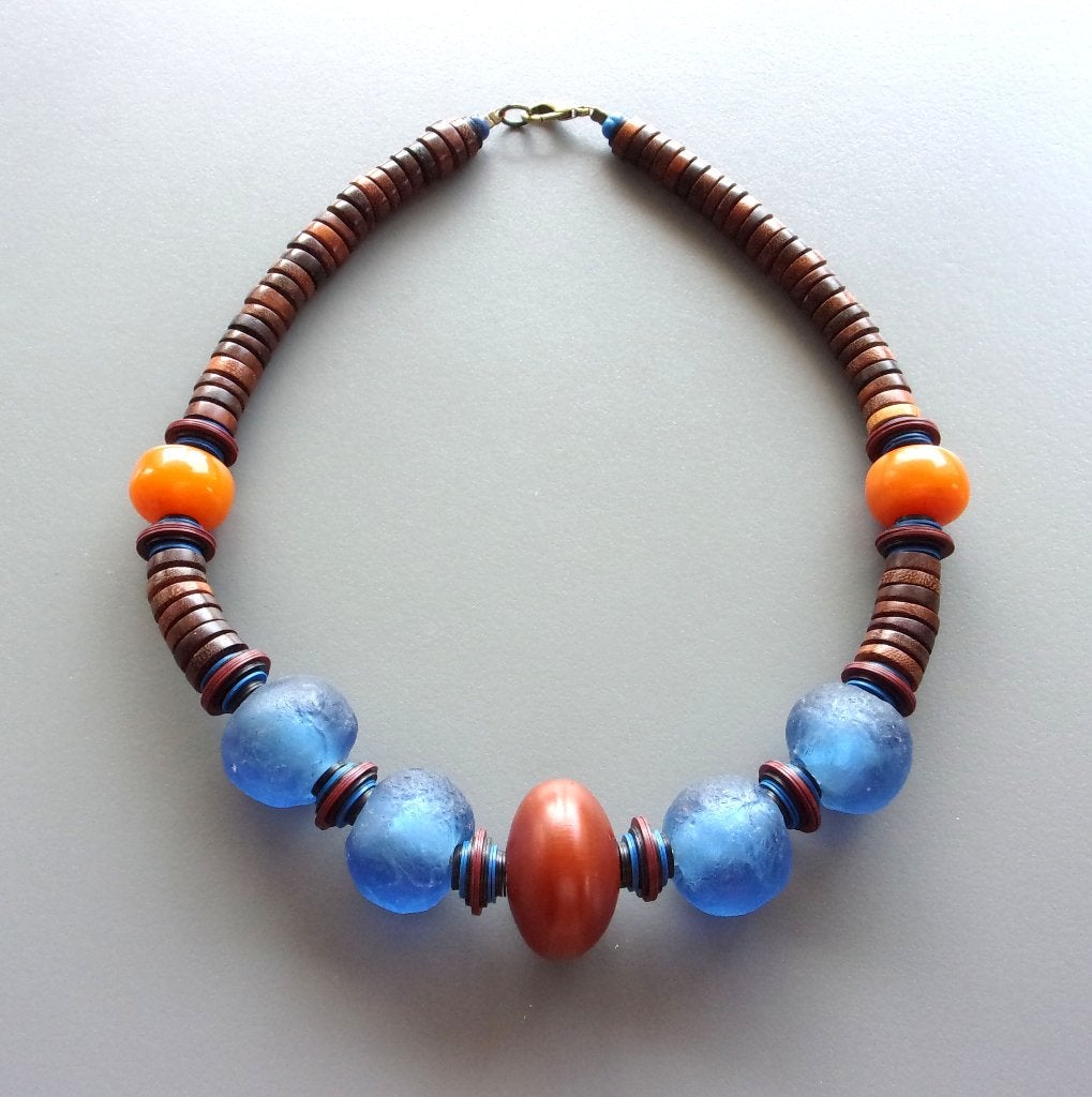 Collier africain bleu et miel verre du Ghana & bois exotique, Enlèvement ou Envoi, Neuf, Bleu, Autres matériaux