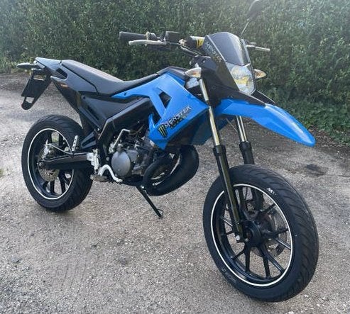 Derbi Senda Sm X-treme 50cc  2019.                  6900KM!, Fietsen en Brommers, Ophalen, 6 versnellingen, 50 cc, Klasse B (45 km/u)