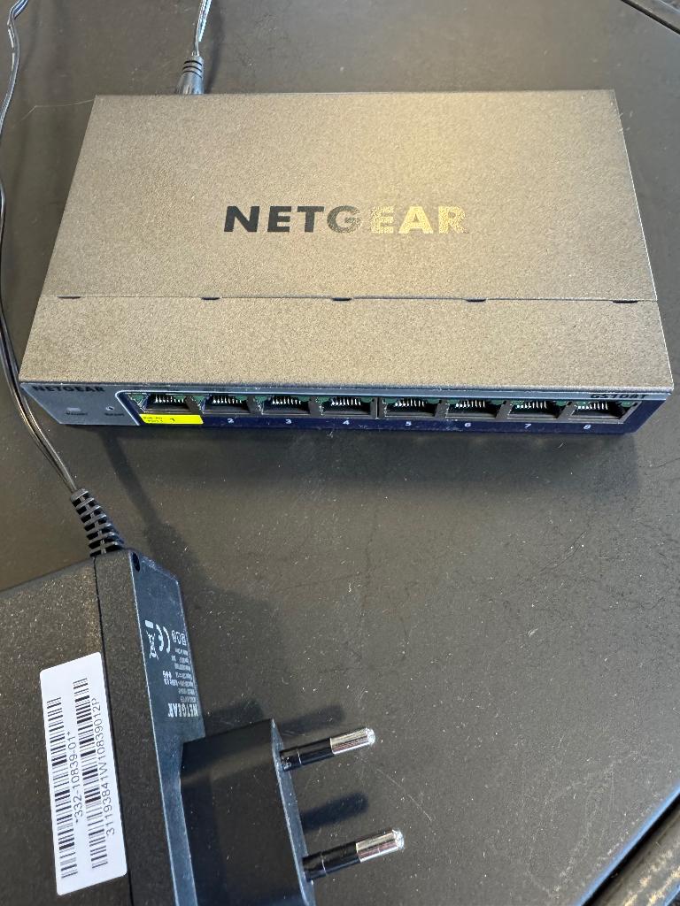 Netgear GS108Tv3 8-Port Gigabit Smart Managed Pro Switch, Computers en Software, Netwerk switches, Ophalen of Verzenden, Zo goed als nieuw