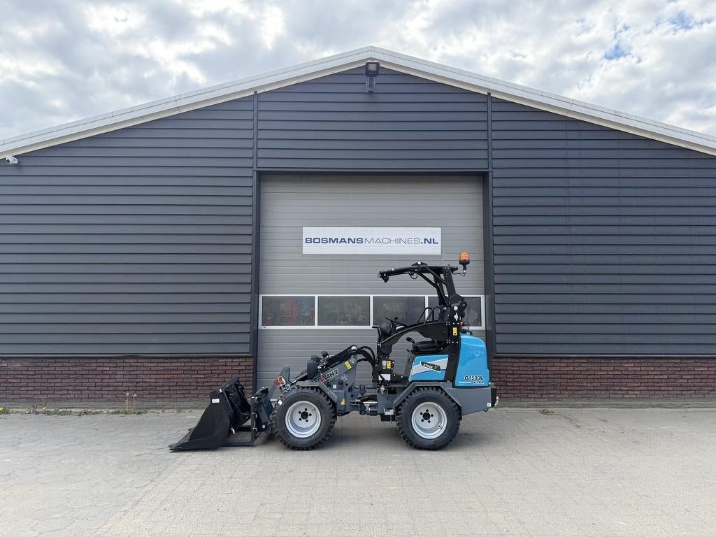 Giant G1500 L X-TRA minishovel / kniklader NIEUW miami blue, Zakelijke goederen, Machines en Bouw | Kranen en Graafmachines, Tobroco