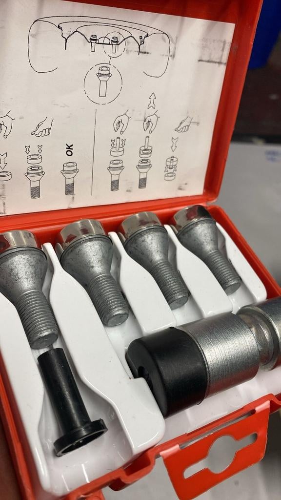 Wielbouten set+ slotbouten Fiat /Alfa Romeo/ Lancia, Ophalen of Verzenden, Nieuw