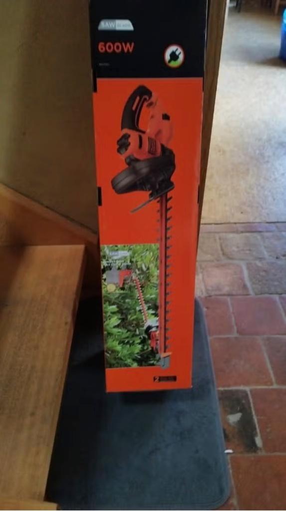 Black+Decker BEHTS501-QS taille-haie 600W 60cm, Enlèvement, Neuf, Électrique, Black & Decker