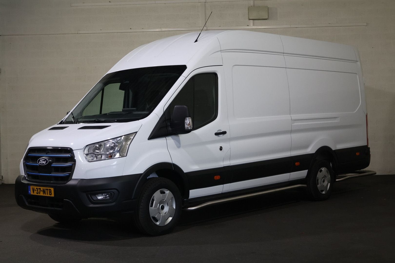 Ford E-Transit 350 L4 H3 Trend 68 kWh Post NL Inrichting, Automaat, Wit, Elektrisch, Ford