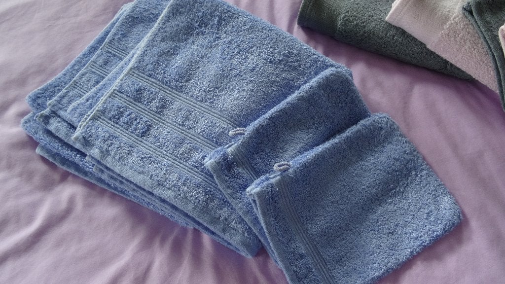 SERVIETTES DE BAIN  BAMBOO DE LA MARQUE SANTENS, Enlèvement ou Envoi, Comme neuf, Bleu, Serviette